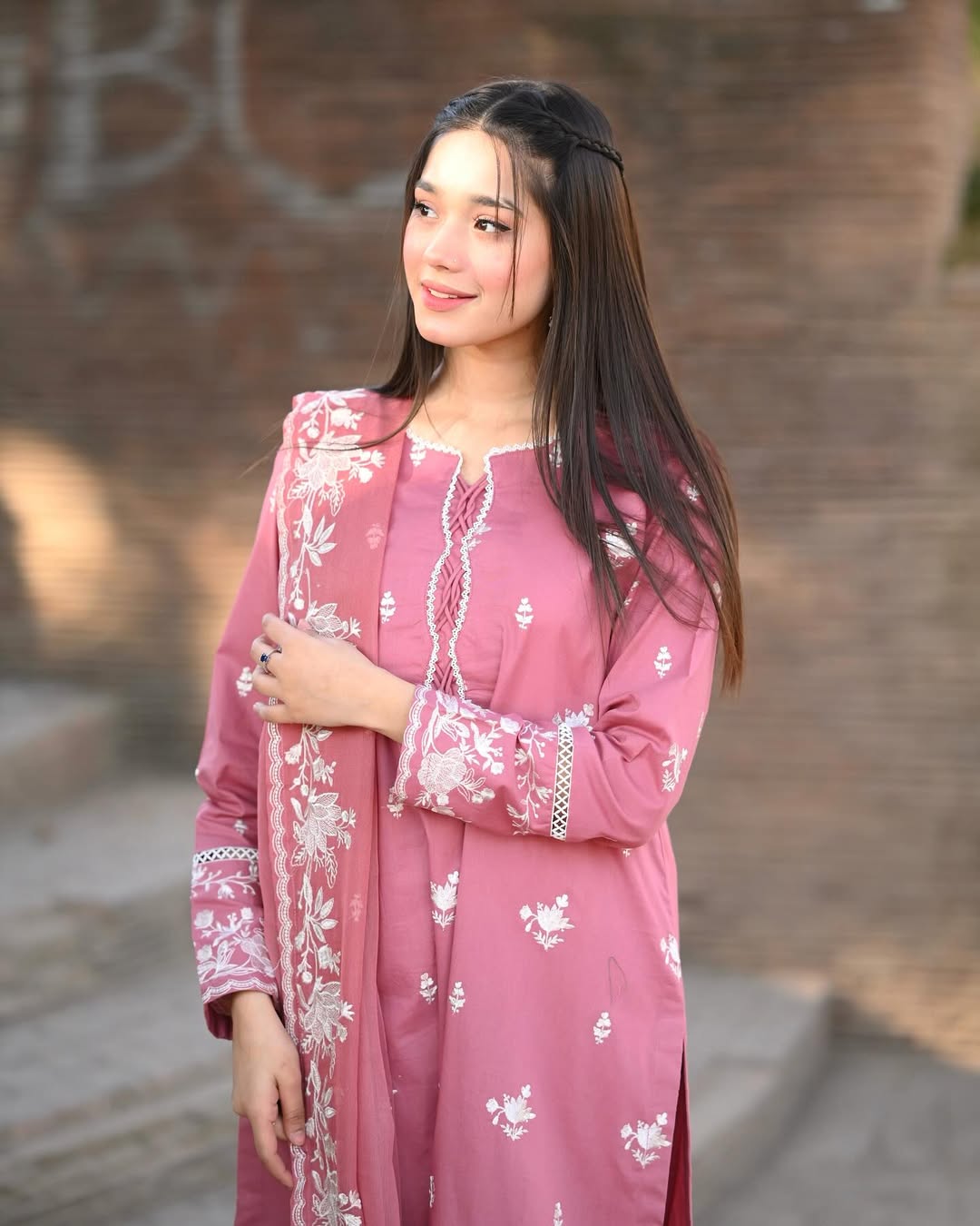 Noor – 3PC Embroidered Lawn Suit | Ashura Special