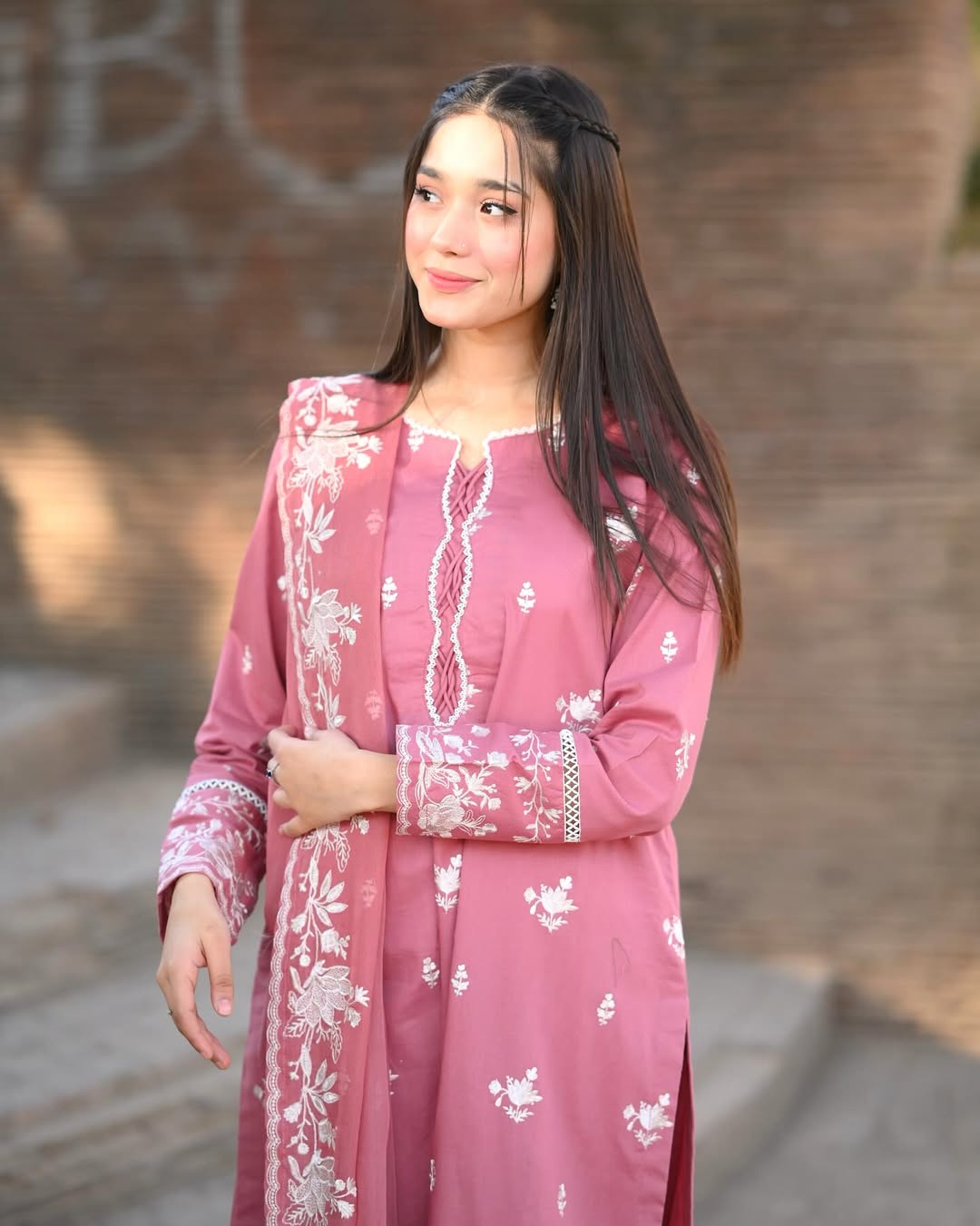 Noor – 3PC Embroidered Lawn Suit | Ashura Special