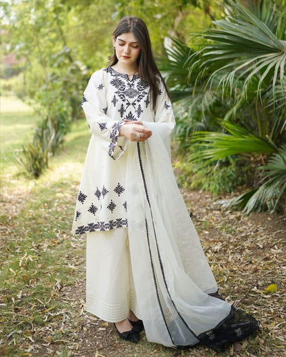 Shaam – 3PC Embroidered Lawn Set with Organza Dupatta